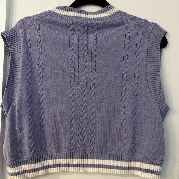 Aritzia Sunday Beat cropped sweater vest size M - Picture 2 of 2